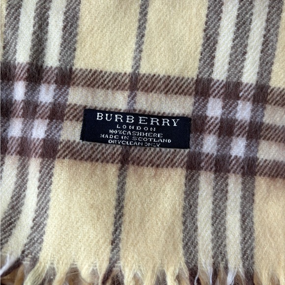 Burberry 100% cashmere scarf (160 x 130cm/66.1 x 11.8in) - Picture 2 of 5